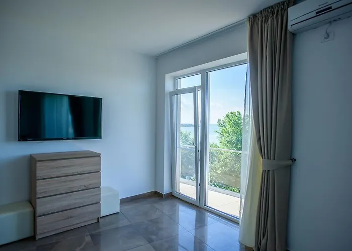 C&y Aqua Park מאמאיה